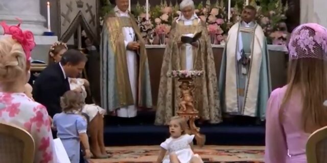 Όταν μια μικρή πριγκίπισσα κυλιέται στα πατώματα