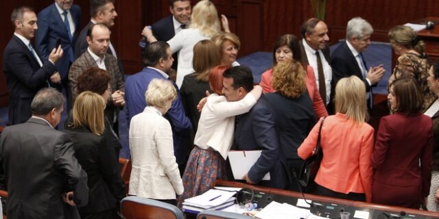 ΠΓΔΜ: “Η συμφωνία είναι καλή και για τις δύο χώρες”, λένε βουλευτές που υπερψήφισαν