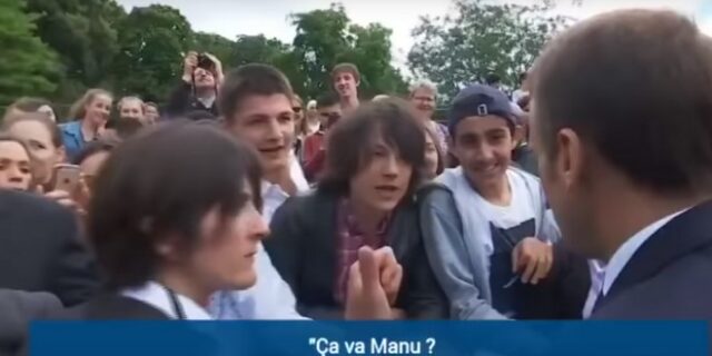 Έξαλλος ο Μακρόν: Τα έψαλλε σε νεαρό που τον αποκάλεσε “Μανού”
