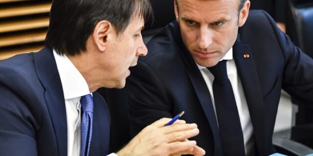 “Ιδιωτική” συνάντηση Μακρόν – Κόντε εν μέσω κόντρας για το μεταναστευτικό