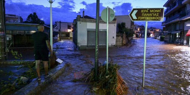 Πλημμύρες στη Μάνδρα: Κραυγή αγωνίας από τους κατοίκους, ρέματα παρασέρνουν τα πάντα