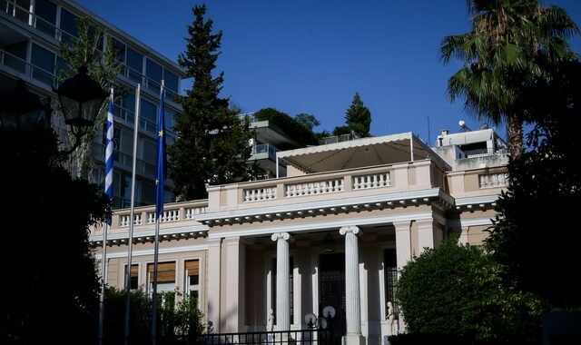 Κύμα αποστασίας έπληξε τη “Μάνδρα” του Μαξίμου