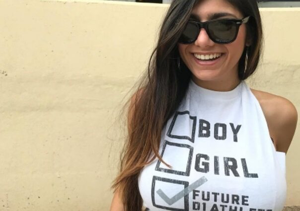 Η Mia Khalifa αποκάλυψε τι ομάδα είναι και οι οπαδοί διχάστηκαν