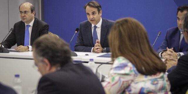Μητσοτάκης: Ο Κοτζιάς μοιάζει να υπερασπίζεται τα επιχειρήματα των Σκοπιανών