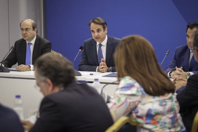 Μητσοτάκης: Ο Κοτζιάς μοιάζει να υπερασπίζεται τα επιχειρήματα των Σκοπιανών