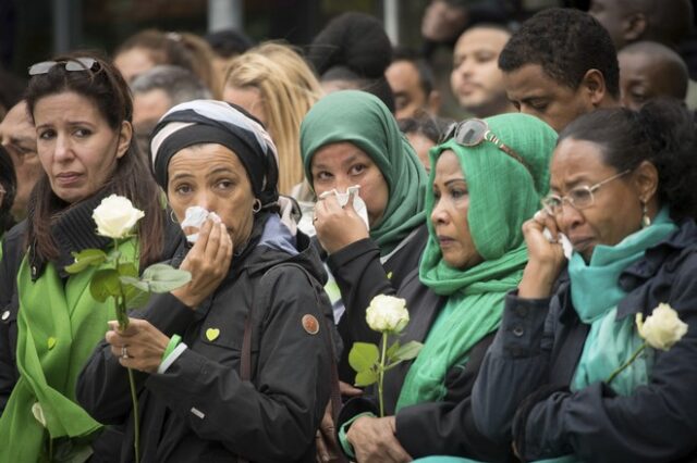 Grenfell Tower: Ενός λεπτού σιγή στον ένα χρόνο από τη φωτιά στον “πύργο” του Λονδίνου