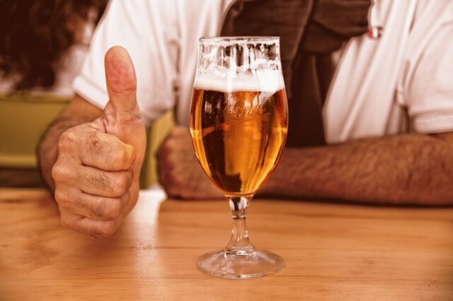 Οκτώ οφέλη που προσφέρει η μπύρα… στην υγειά σας