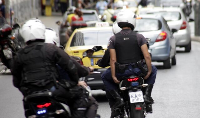 Άγρια συμπλοκή μεταξύ αλλοδαπών με μαχαιρώματα σε καφετέρια στην Ομόνοια