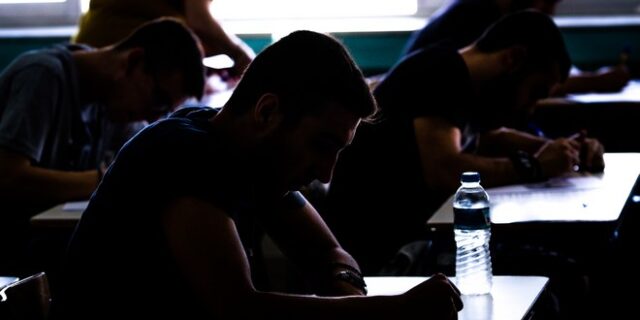 Πανελλήνιες 2018: Οι απαντήσεις σε Λατινικά, Χημεία και Αρχές Οικονομικής Θεωρίας