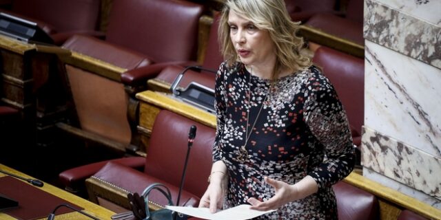 Ατόπημα Παπακώστα: Ζητά ΚΟ με 10 ανεξάρτητους βουλευτές, μεταξύ των οποίων τρεις πρώην ΧΑ