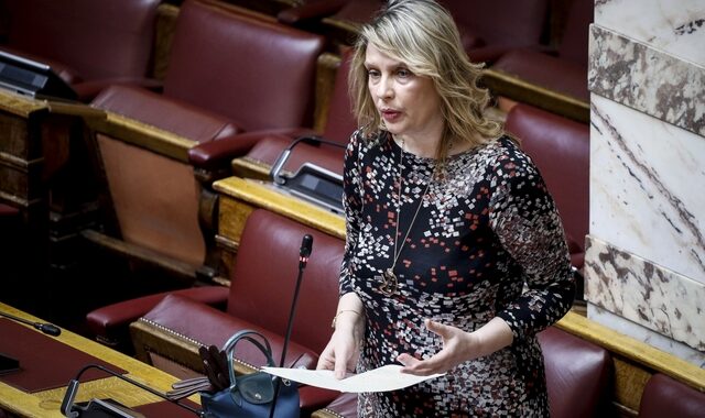 Ατόπημα Παπακώστα: Ζητά ΚΟ με 10 ανεξάρτητους βουλευτές, μεταξύ των οποίων τρεις πρώην ΧΑ