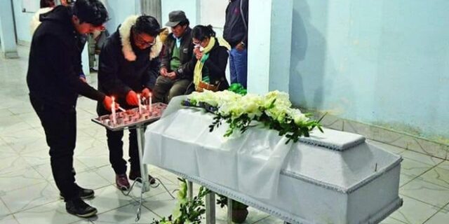Απίστευτο: 20χρονος εμφανίστηκε στην κηδεία του