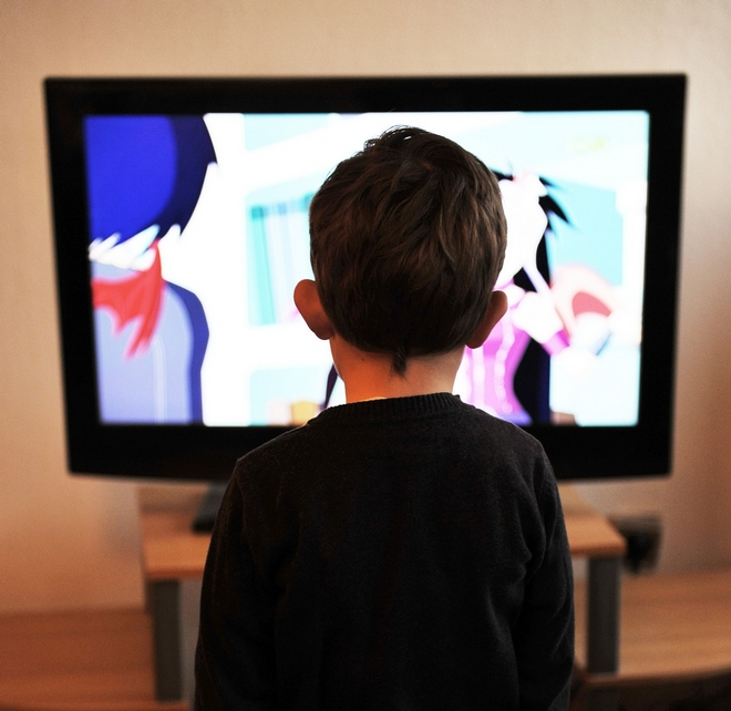 Πόσο χρόνο μπορούν εν τέλει τα παιδιά να περνούν μπροστά σε μια οθόνη;