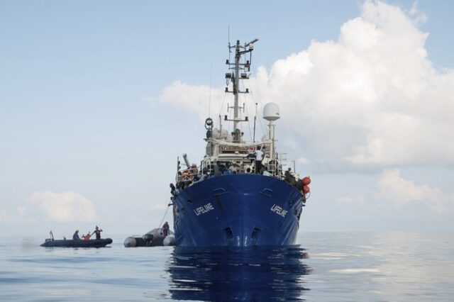 Νέα εμπλοκή με πλοία που μεταφέρουν μετανάστες – Αναζητείται λιμάνι