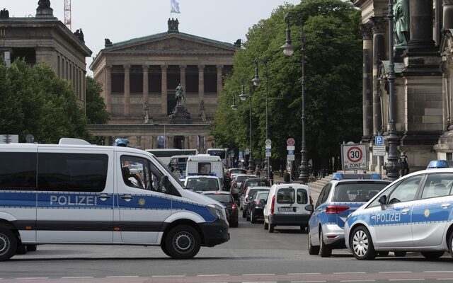 Γερμανία: Αστυνομικός πυροβόλησε άνδρα στον καθεδρικό ναό του Βερολίνου