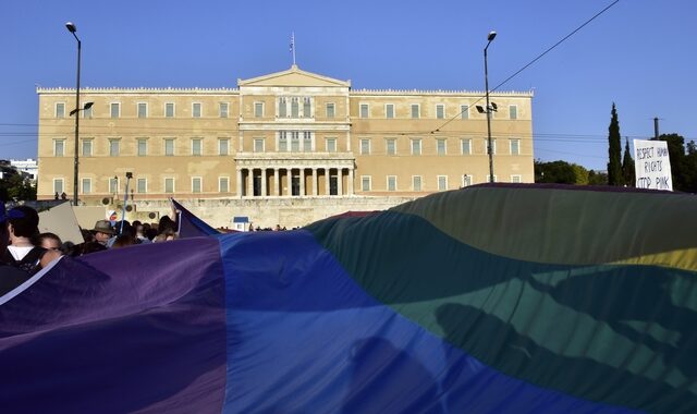 “Παρούσες” στο Pride, ΣΥΡΙΖΑ, ΠΑΣΟΚ και ΝΔ