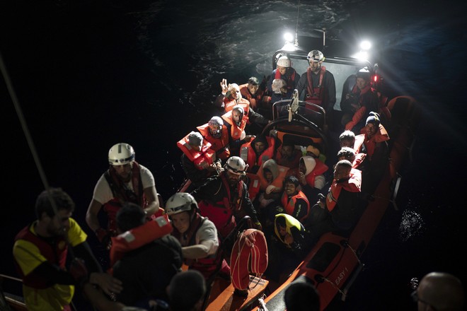 Κλειστά τα ιταλικά λιμάνια για πλοίο με 629 πρόσφυγες και μετανάστες