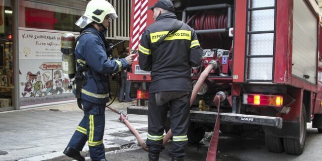 Σε εξέλιξη φωτιά σε διαμέρισμα στο Χαλάνδρι