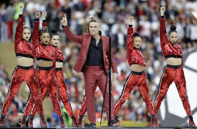 Μουντιάλ 2018: Ο Robbie Williams ύψωσε το μεσαίο δάχτυλο σε 3 δισ. τηλεθεατές