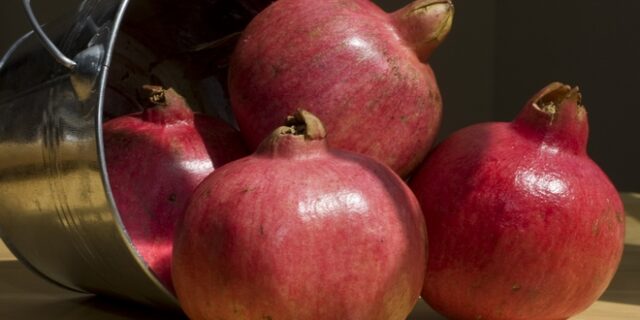 Γυναίκα έφαγε ρόδι και πέθανε από Ηπατίτιδα Α