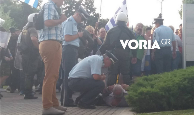 Θεσσαλονίκη: Επίθεση σε πολίτη από συγκεντρωμένους έξω από το Δημαρχείο