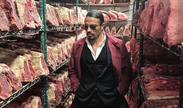 Salt Bae: Ο διάσημος Τούρκος σεφ ανοίγει εστιατόριο στην Μύκονο