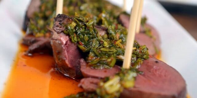 Chimichurri, η απόλυτη αργεντίνικη σάλτσα για κρέατα