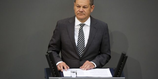 Όλαφ Σολτς: Η Ελλάδα θα σταθεί στα πόδια της