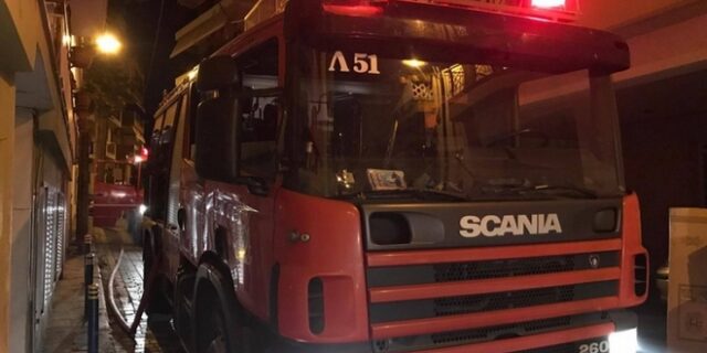Θεσσαλονίκη: Επίθεση με γκαζάκια έξω από πολυκατοικία στην Καλαμαριά