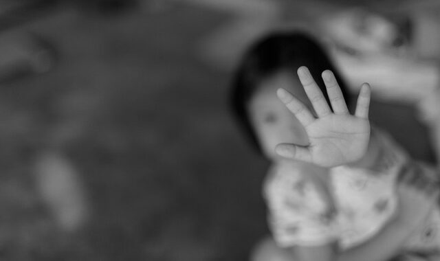Καθηγητής Ιατρικής: Οι πληγές της σεξουαλικής κακοποίησης σημαδεύουν τα παιδιά για μια ζωή