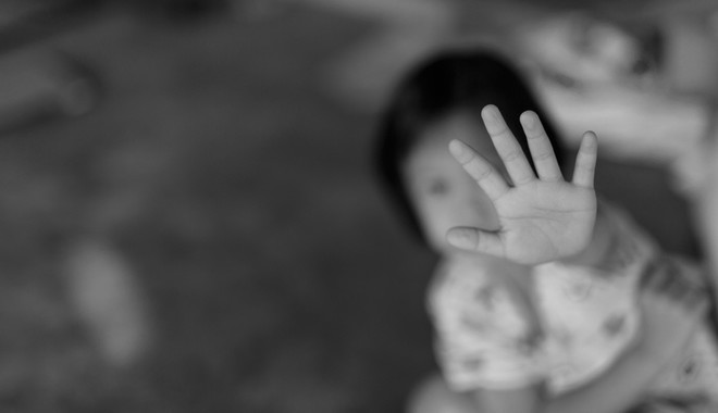 Καθηγητής Ιατρικής: Οι πληγές της σεξουαλικής κακοποίησης σημαδεύουν τα παιδιά για μια ζωή