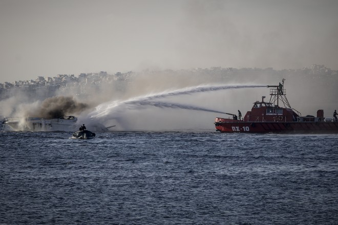 Φωτιά σε ιστιοφόρο στην Αίγινα: Δεν αναφέρθηκε θαλάσσια ρύπανση