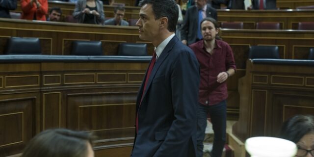 Podemos κατά Σάντσεθ: Αλαζόνας που νομίζει ότι μπορεί να κυβερνήσει μόνος του