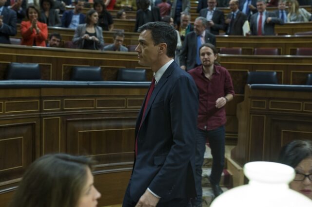 Podemos κατά Σάντσεθ: Αλαζόνας που νομίζει ότι μπορεί να κυβερνήσει μόνος του