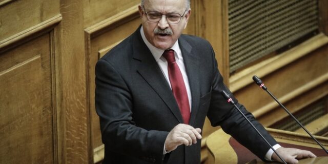 Δ. Σταμάτης: Όχι στη σύνθετη ονομασία