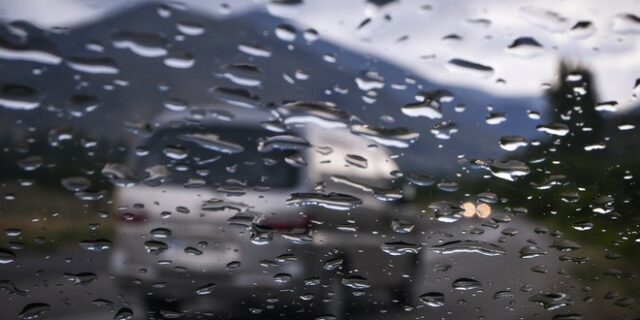 Καιρός: Σε κανονικά επίπεδα η θερμοκρασία – Λίγες τοπικές βροχές