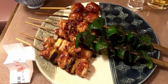 Το γιαπωνέζικο σουβλάκι κοτόπουλου Yakitori