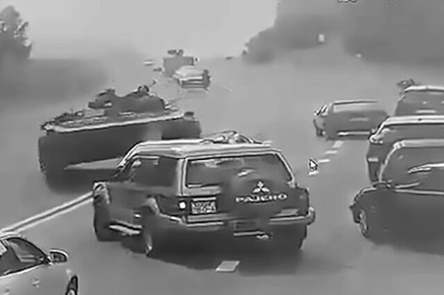 Τανκ εκτός ελέγχου καταπλάκωσε παππού και εγγονό