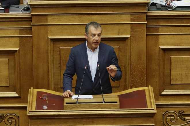 Θεοδωράκης: Να φέρουμε κοντά μας την ΠΓΔΜ για να ανακόψουμε την Τουρκία