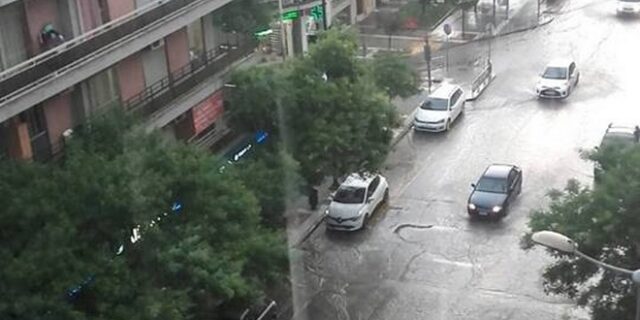 Ισχυρή χαλαζόπτωση στη Θεσσαλονίκη – Τροχαία ατυχήματα από την κακοκαιρία