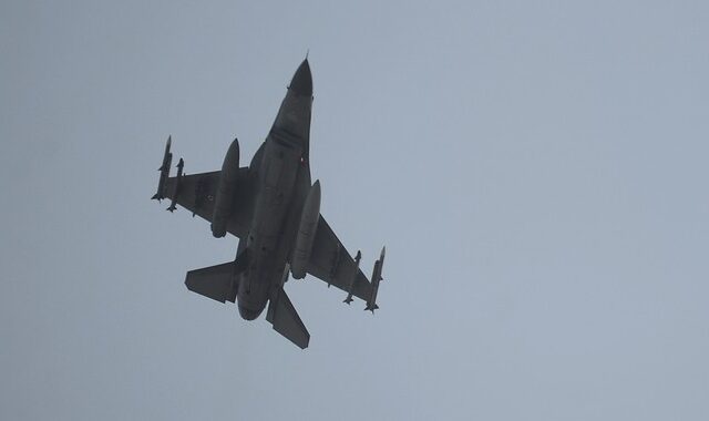 Νέο μπαράζ υπερπτήσεων τουρκικών F-16 πάνω από Οινούσσες και Παναγιά