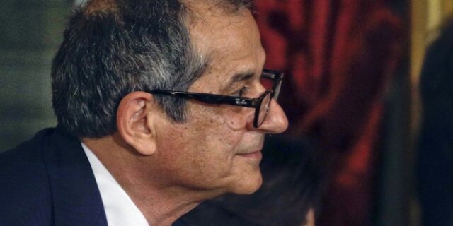 Ιταλός ΥΠΟΙΚ: Η κυβέρνηση δεν έχει καμία πρόθεση να εγκαταλείψει το ευρώ