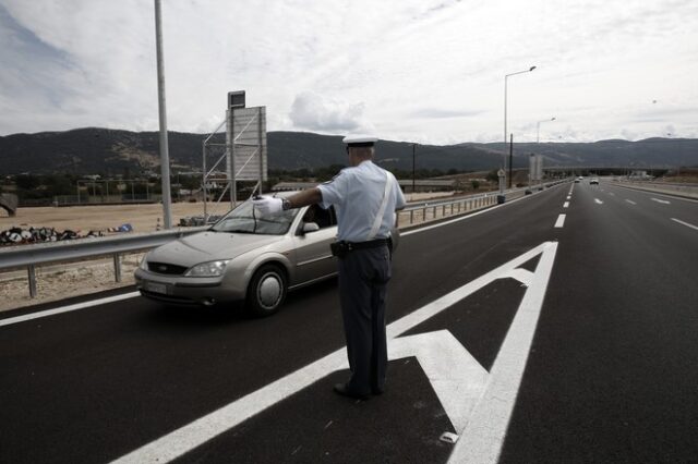 Βαρύς ο πέλεκυς της Τροχαίας για τους παραβάτες που οδηγούν στην Λωρίδα Εκτάκτου Ανάγκης