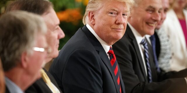 Τραμπ – Κιμ: το “πάρτι” άρχισε στην Σιγκαπούρη