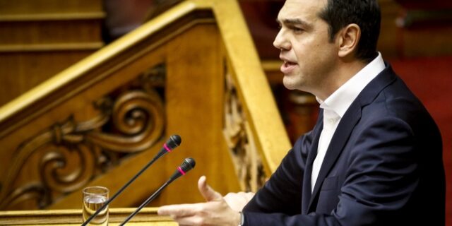 Ο Τσίπρας κατηγορεί τον Μητσοτάκη για “εμπόριο πατριωτισμού” και πατριδοκαπηλία