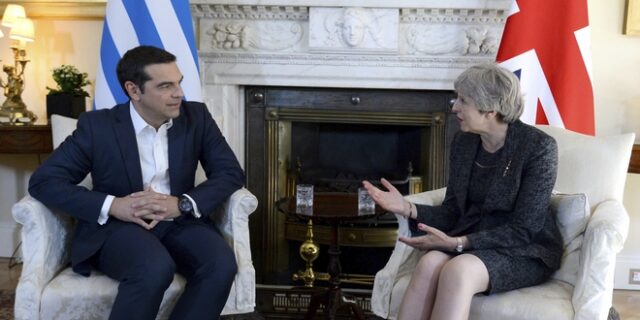 Η επόμενη μέρα της συμφωνίας για το χρέος και το Σκοπιανό στη συνάντηση Τσίπρα – Μέι