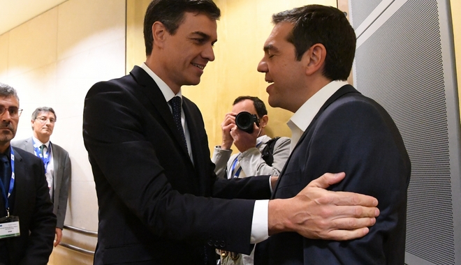 Συγχαρητήρια Σάντσεθ στον Τσίπρα για τη συμφωνία με την ΠΓΔΜ