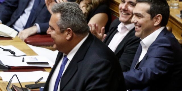 Πάρε ό,τι θέλεις παλιατζή από μια αγάπη που δεν ζει…
