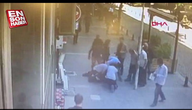 Βίντεο: Έδερνε τη γυναίκα του στην μέση του δρόμου – Πώς αντέδρασαν οι περαστικοί