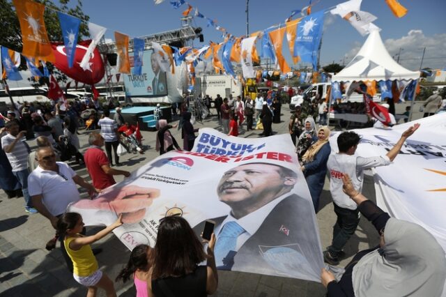 Σε κινούμενη άμμο οι τουρκικές εκλογές